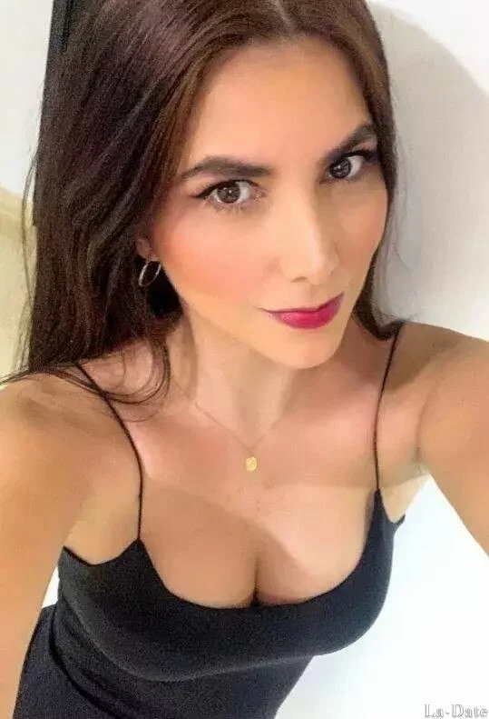 Laura Profile image 3