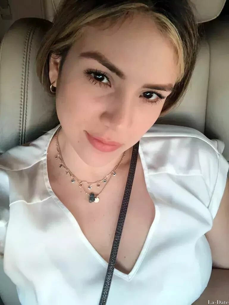 Adriana Profile image 3